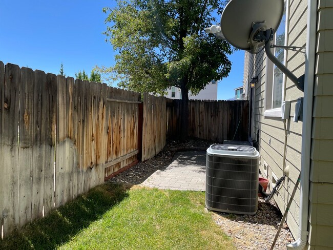 Building Photo - 2 Bedroom / 2.5 Bathroom Reno Home
