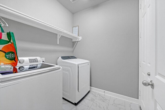 Building Photo - 8418 Manta Ray Cir