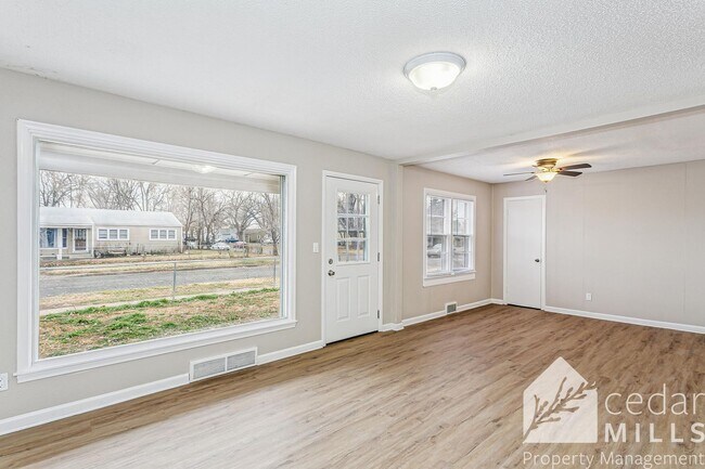 Building Photo - Move-In Ready Ranch with Sun-Drenched Master Suite