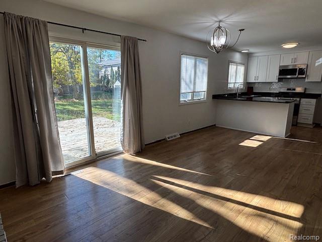 Building Photo - 2145 Lakeshire Dr