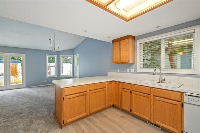 Building Photo - 636 W Richmond Ln