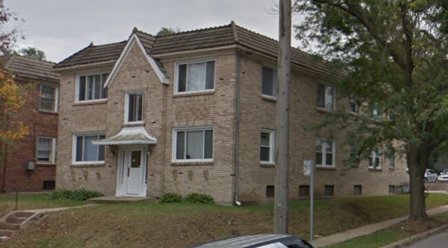 Building Photo - 2426-28 Benderwirt Ave