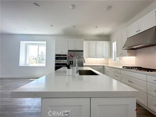 Building Photo - 322 Tank