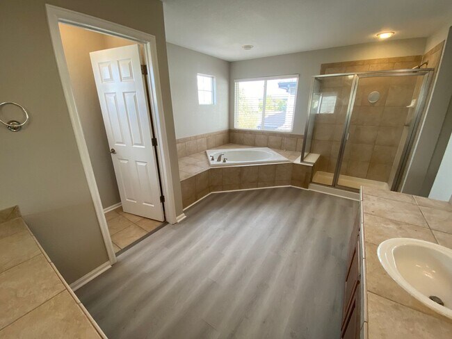 Building Photo - Spacious Home in Horizon Estates