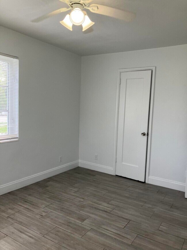 Building Photo - 949 30th St