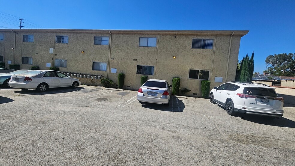 Building Photo - 6842 Fulton Ave