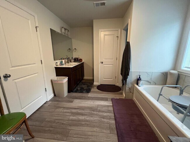 Building Photo - 13290 Flohr Ln