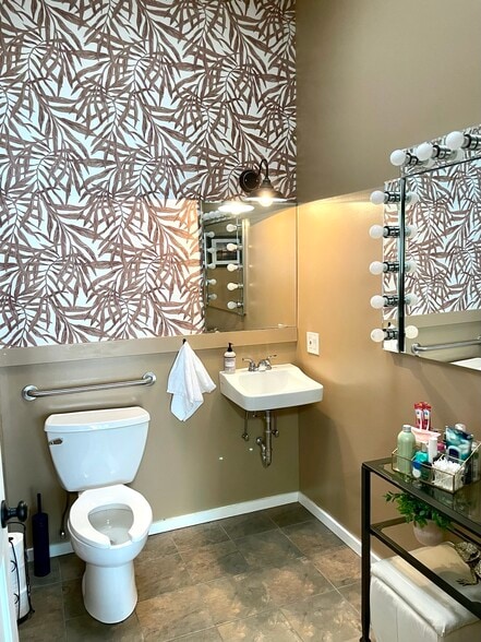 2nd Bath - 2251 W North Ave