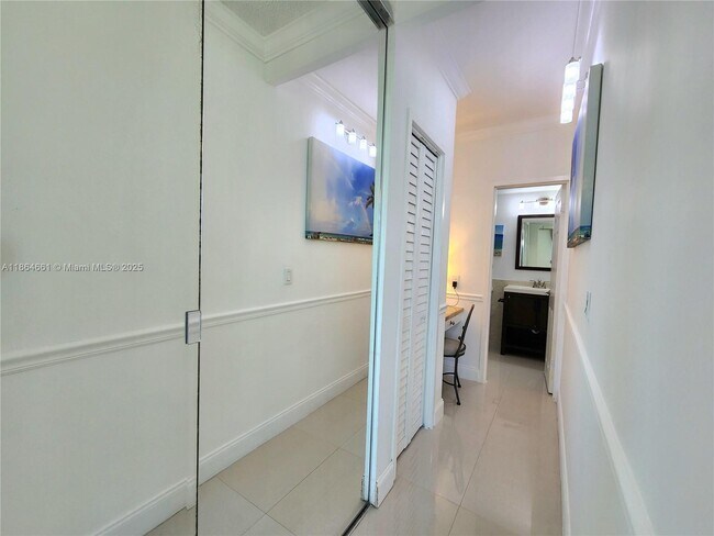 Building Photo - 3505 S Ocean Dr