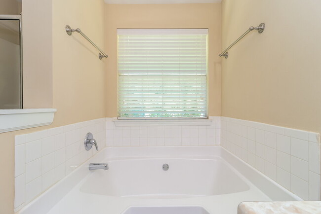 Building Photo - 347 Hidden Creek Ln