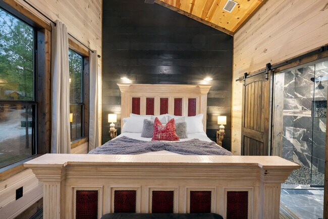 Building Photo - 222 Lost Creek Trl