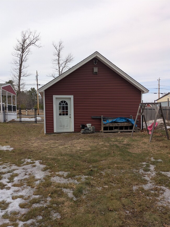 Building Photo - 11 Corn Hill Rd