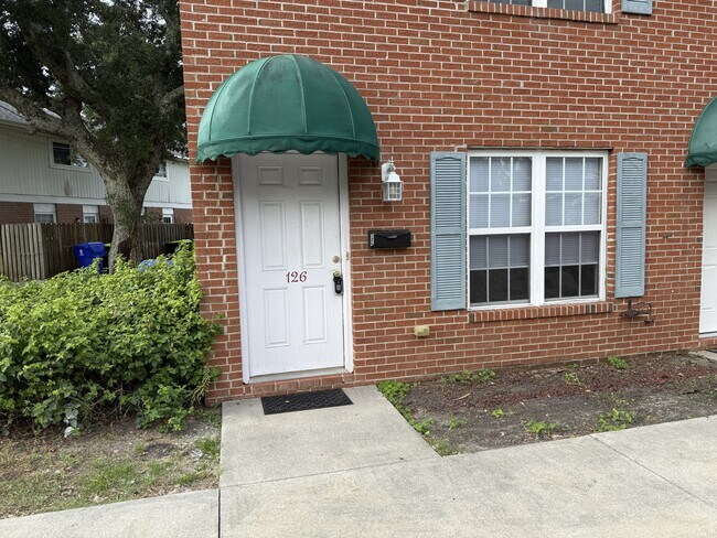 Building Photo - 126 Short St