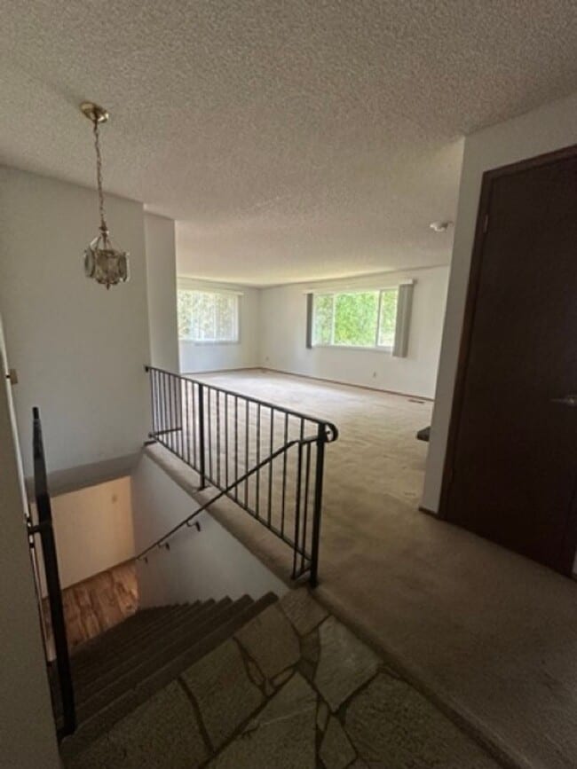 Building Photo - Large 5 Bedroom Home in Cheney