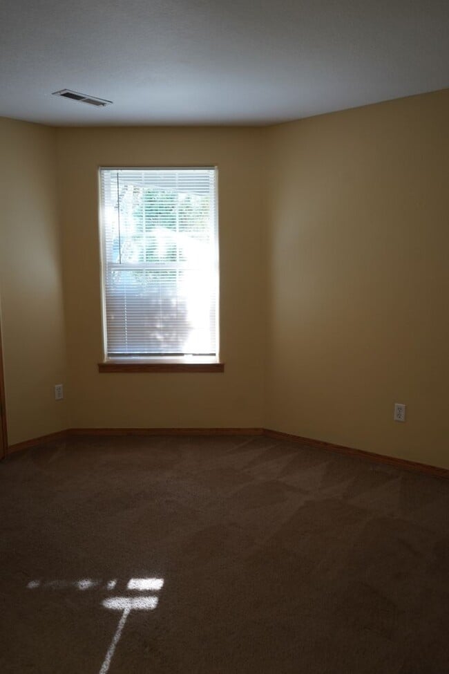 Building Photo - 2917 NW Watkins Ct