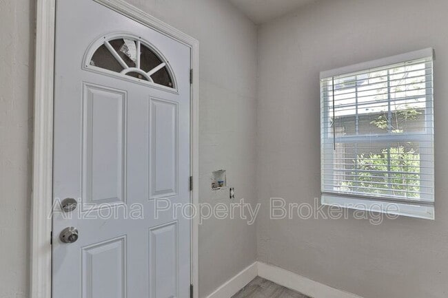 Building Photo - 1538 E Pierce St