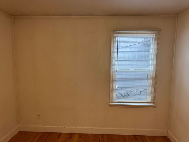 Building Photo - 2 Bedroom Duplex in S. Eugene/Campus Area Eugene
