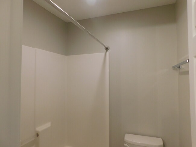 Primary Photo - 517 White River Dr