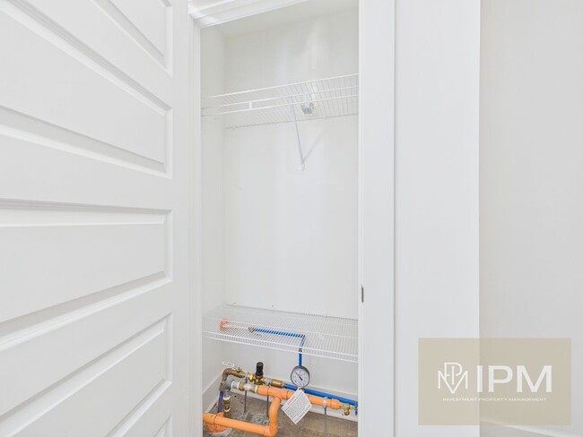 Building Photo - ½ OFF Your First Month’s Rent - Beautiful Townhome in Waynesboro!