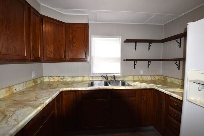 Building Photo - Mishawaka Near Parks and the Riverwalk 2 bedroom