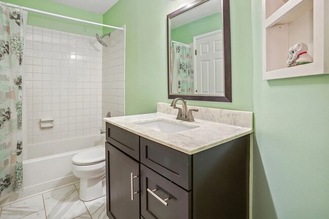 Building Photo - 321 Pembroke Ct