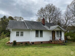 Building Photo - 2 Bedroom 1 Bath Home In Greenville !