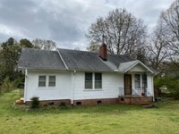 Building Photo - 2 Bedroom 1 Bath Home In Greenville !