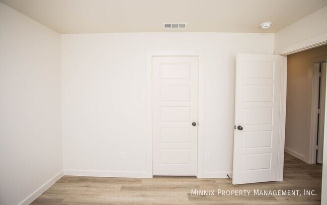 Building Photo - 2140 Langford Ave