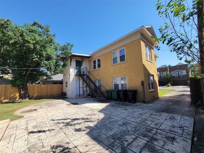 Building Photo - 2406 Huldy St