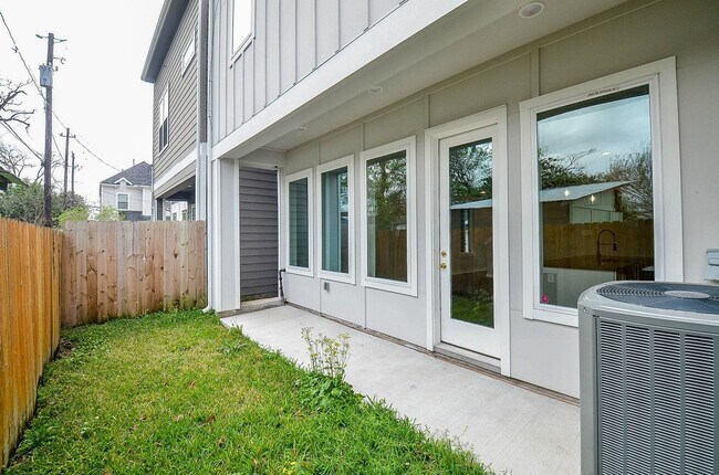 Building Photo - 6708 Parker Grv Ln