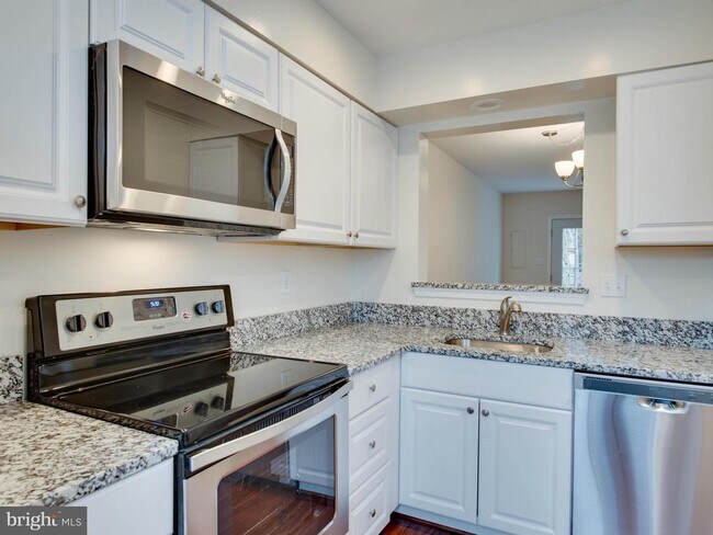 Kitchen 3 - 2858 Lester Lee Ct