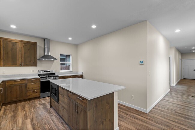 Building Photo - 899 NE Discovery Loop