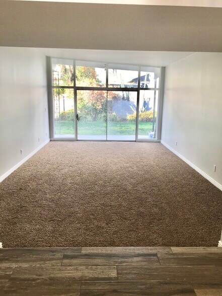 Building Photo - 302 E El Caminito Dr