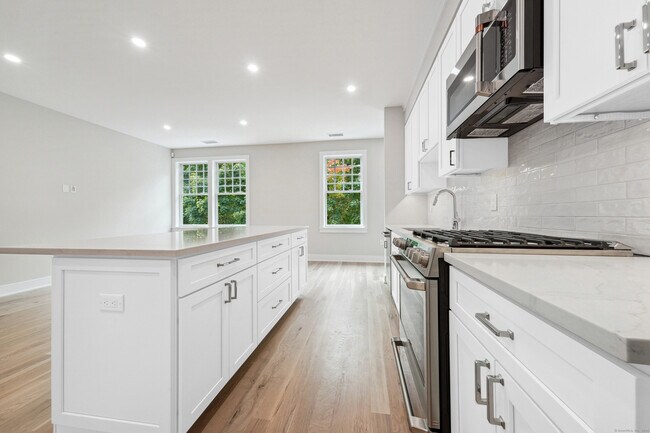 Building Photo - 8 Husted Ln