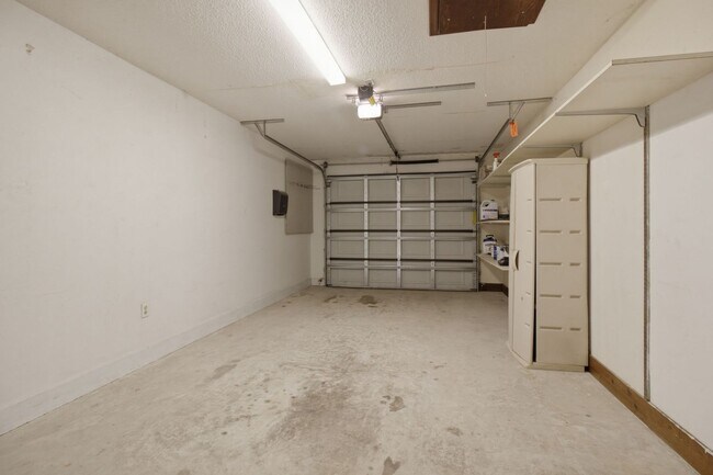 Building Photo - 359 John King Rd