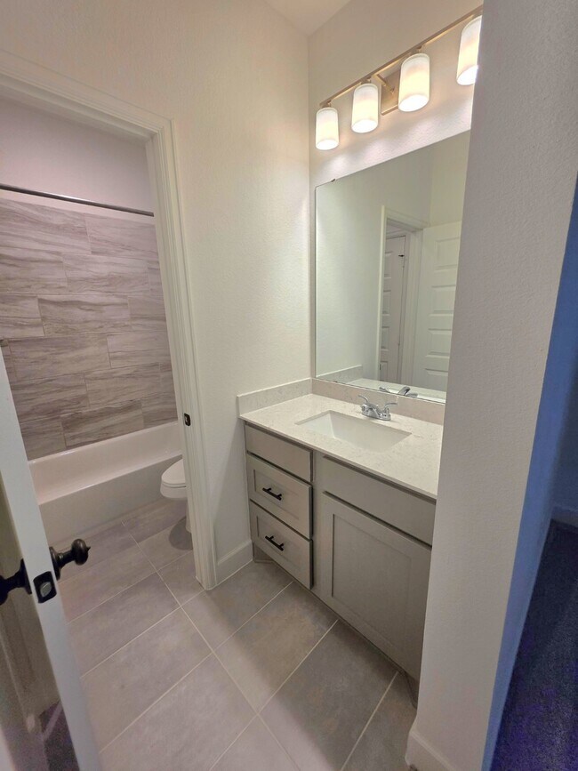 Building Photo - 15365 Legacy Pk Wy