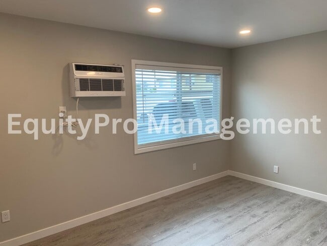 Building Photo - 7043 Pickering Ave