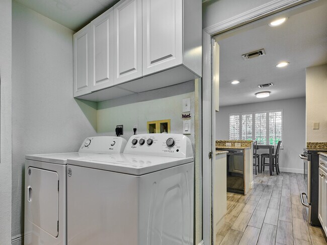 Building Photo - 6725 Old Farm Trail