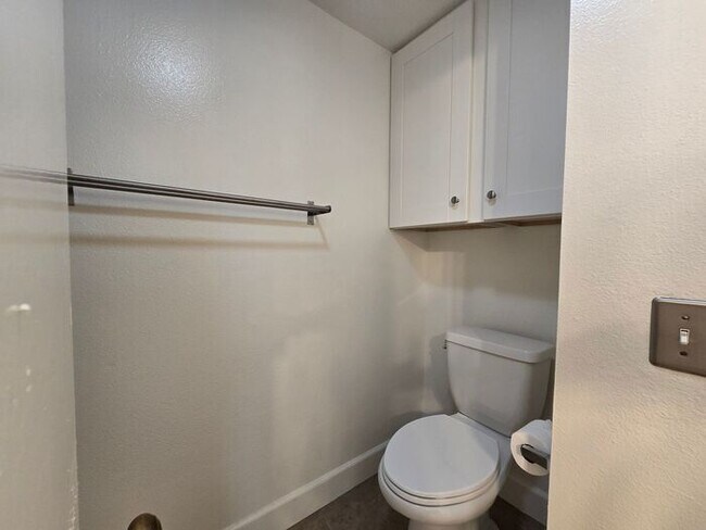 Building Photo - Beautiful 2 Bedroom 2 Bathroom Condo in La Jolla / UTC