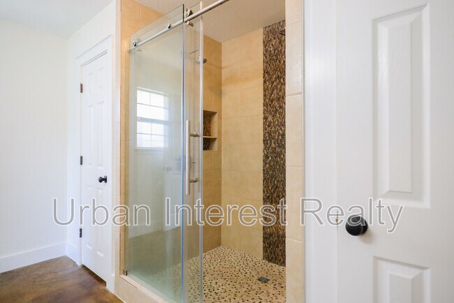 Building Photo - 4658 Sunsail Cir