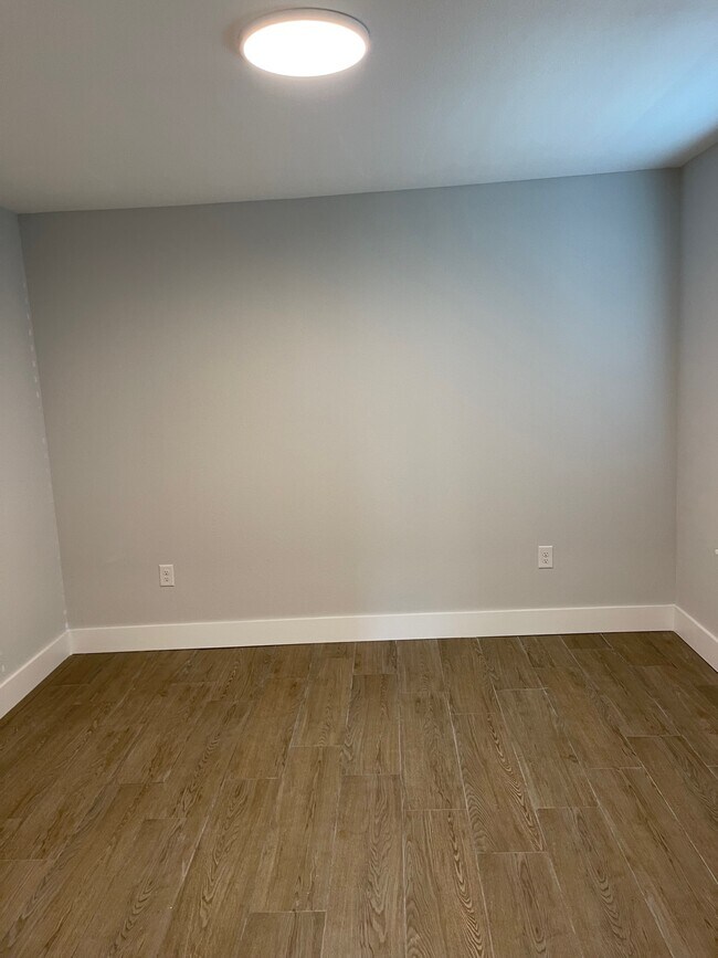 Building Photo - 51 Yacht Club Dr NE