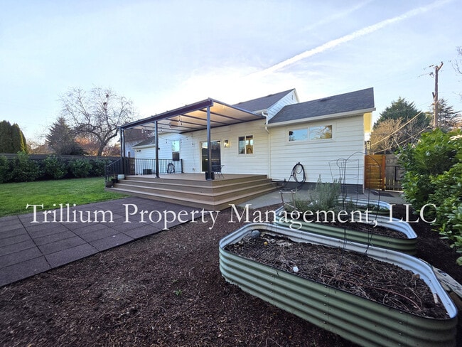 Building Photo - 7020 NE 17th Ave