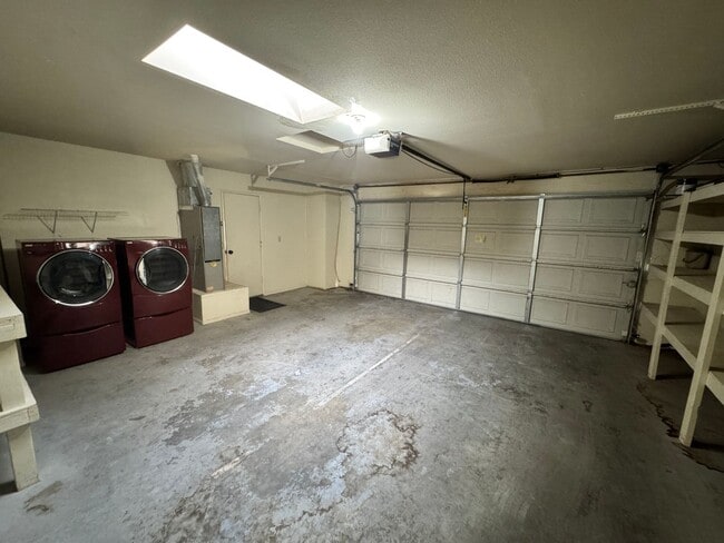 Building Photo - GRA916