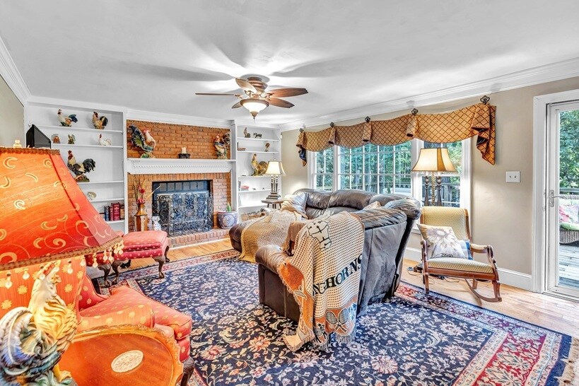 First floor den - 4250 Edgewater Ct NW