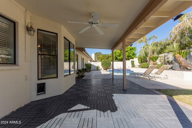 Building Photo - 9138 E Davenport Dr
