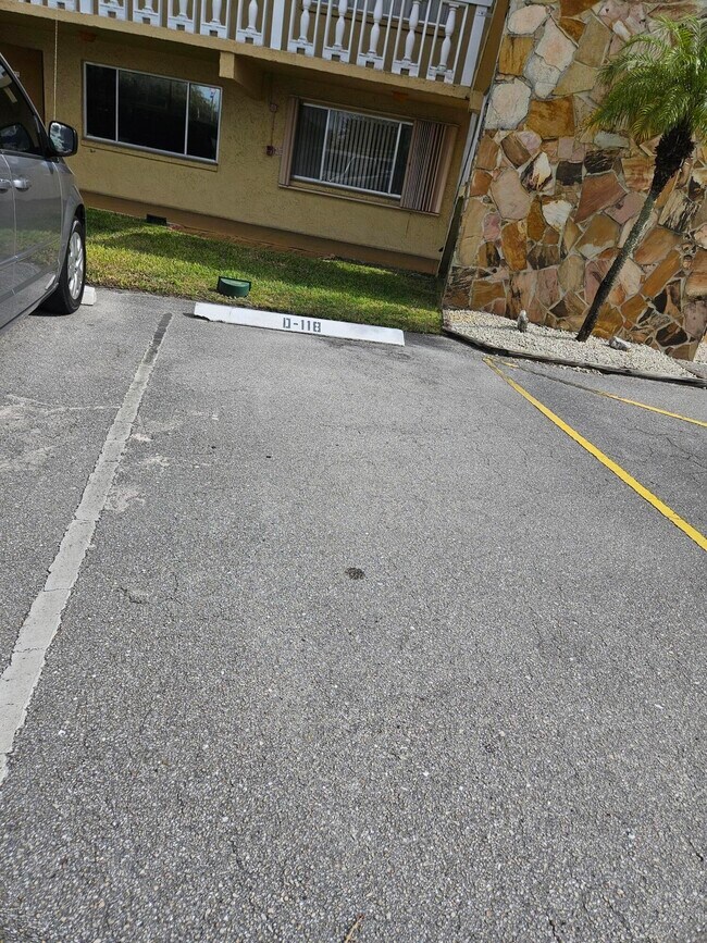 Building Photo - 500 Village Green Cir W