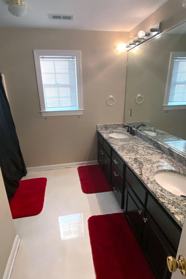 Building Photo - Beautiful Brick Home for Rent – Spacious, Bright & Welcoming