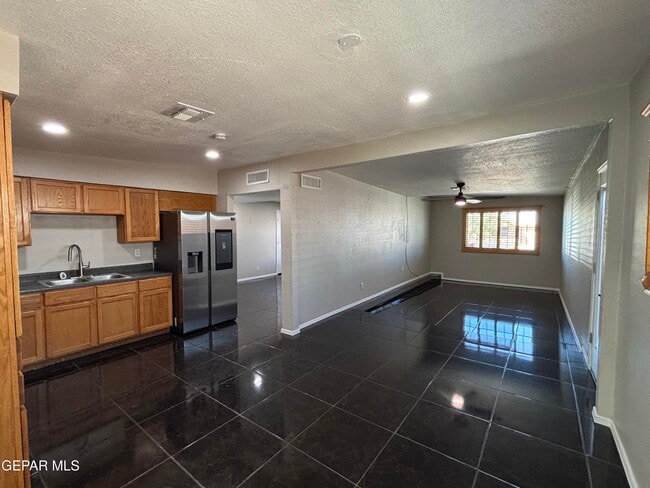 Building Photo - 201 Romeria Dr