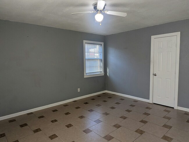 Building Photo - 1116 Etta