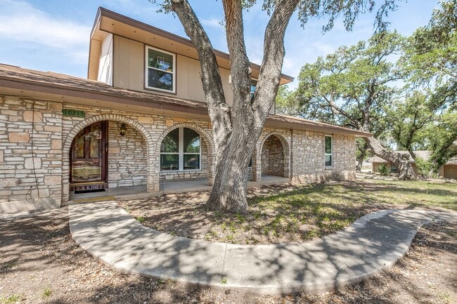 Building Photo - SPACIOUS CHARTER OAKS 4-BEDROOM